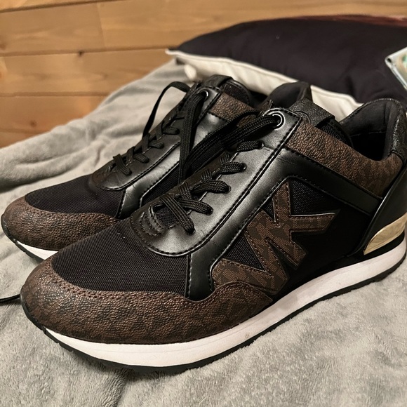Micheal Kors sneakers size 9 - Picture 1 of 5
